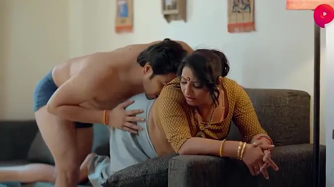 Housewife's perfect ass gets licked and fucked