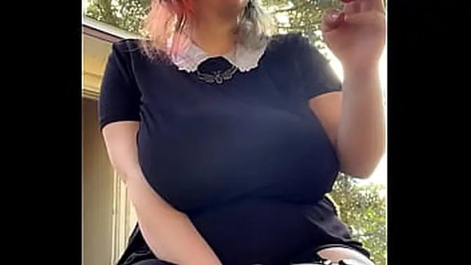 Smoking hot nextdoor MILF gets nailed in the backyard