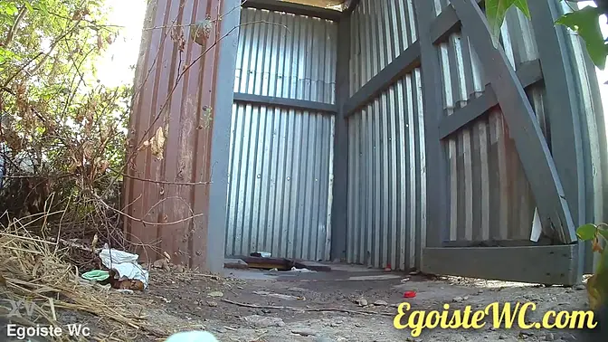 Watching the pissing of a village young lady in an antediluvian toilet 