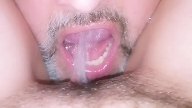 Hot wife's golden shower: Drinker licks and drinks her pee