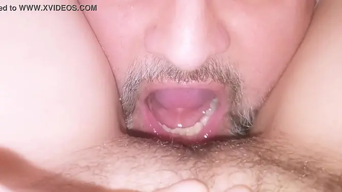 Hot wife's golden shower: Drinker licks and drinks her pee