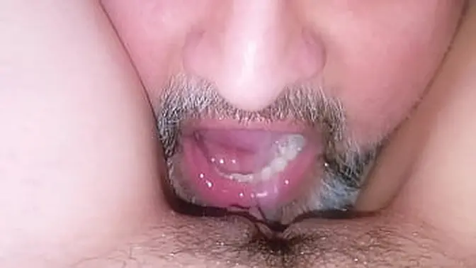 Hot wife's golden shower: Drinker licks and drinks her pee