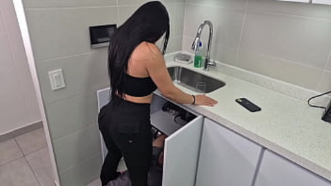 Horny Colombian seduces the plumber and ends up riding his cock - ALEJANDRA PALACIOS