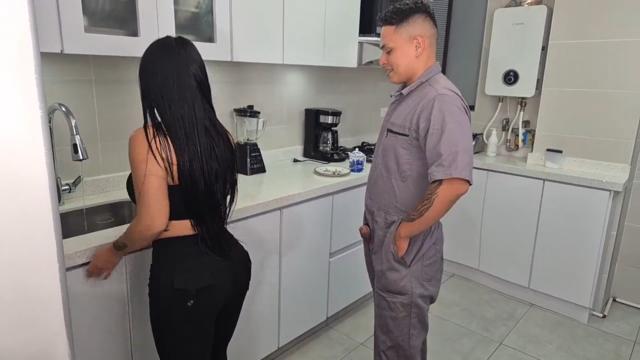 Horny🥵 Colombian tempts plumber &mdash;  rides his cock🍆 - Alejandra Palacios
