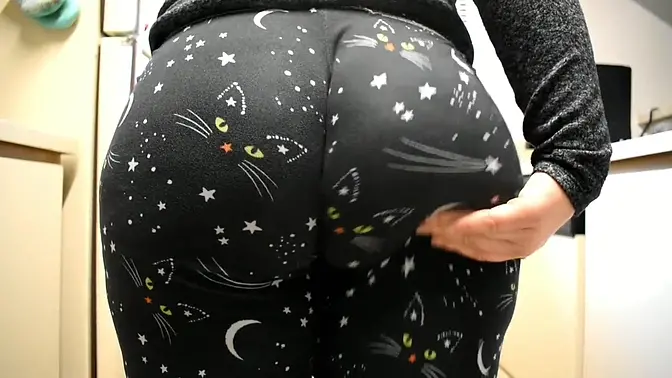 Curvy amateur wife in jeans with a big fat booty