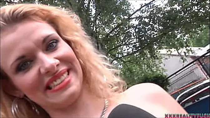 Filthy dude get horny fuck with blondie porn star during his work on cars