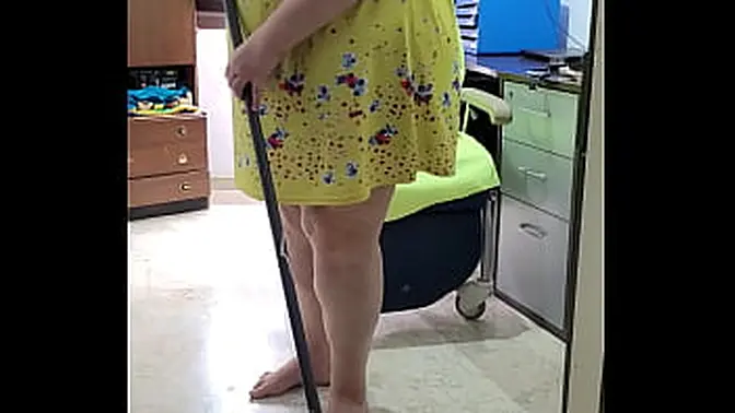 Mature office cleaning woman with huge tits gets freaky at work