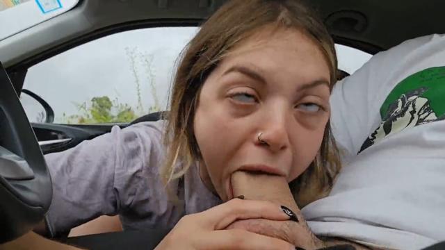 They find me GIVING A BLOWJOB TO MY boyfriend IN THE CAR CUM MOUTH