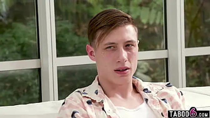 Curvy stepmommy got perved on by her boyfriend who later fucked her asshole