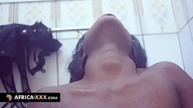 Hot African Babe Gives Blowjob and Sucks Cock