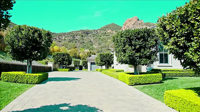 Rich MILF with huge bouncing tits gets pounded during massage