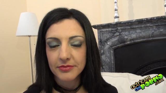 Carla Pons has a new submissive