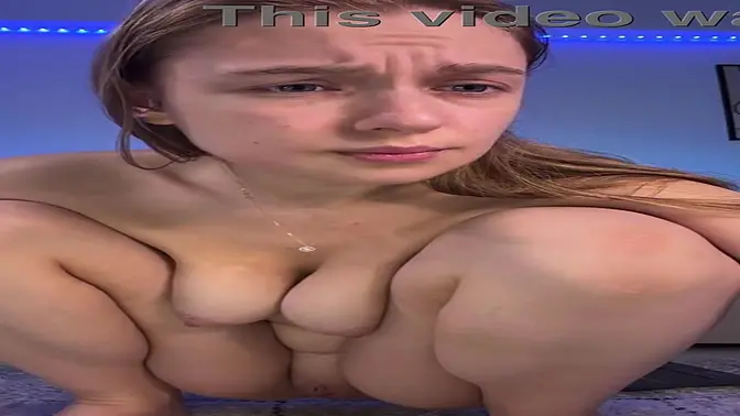 Amateur babe masturbates with big booty closeup