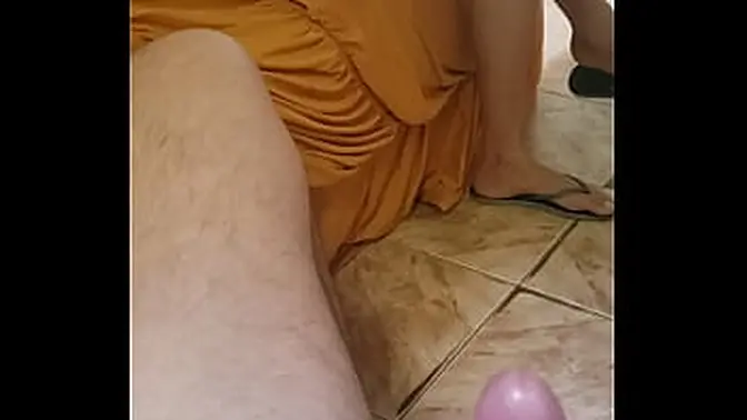Brazilian housewife Paty spreads her huge ass for doggystyle fucking