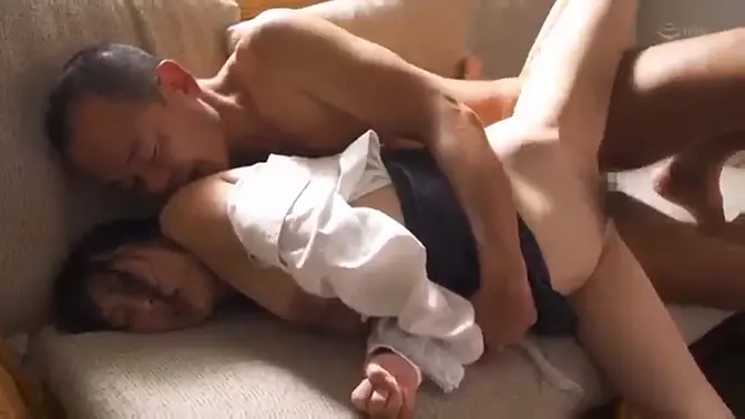 Good Japanese Maid Gives Blowjob