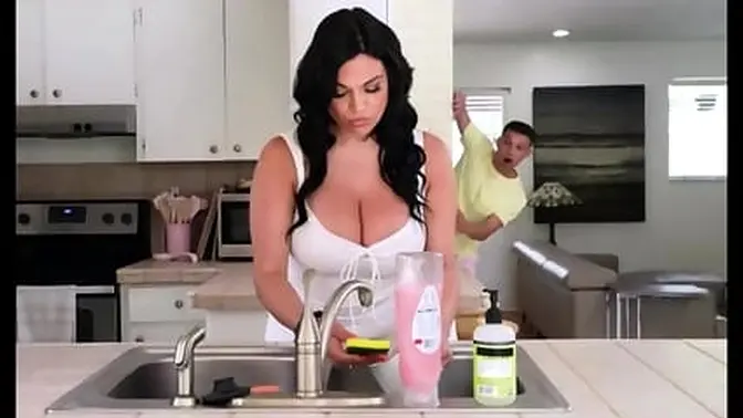 MILF Mona Azar takes it in the ass