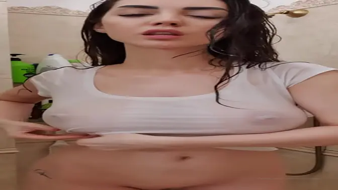 Steamy shower romp with sultry siren