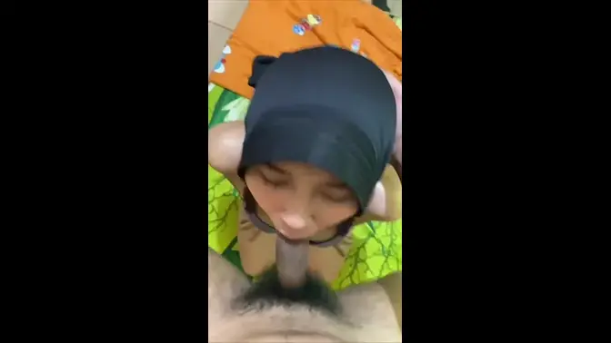 Mahasiswi Malang Jilbab Jago Nyepong - Naughty college girl in jilbab gets fucked