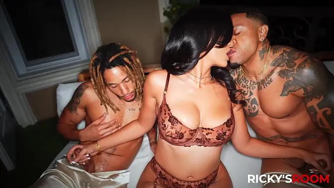 Roxie Sinner gets pounded in deep throat rotation