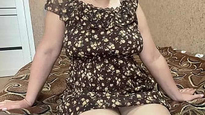 Hot Russian MILF self-pleasures and cums on camera