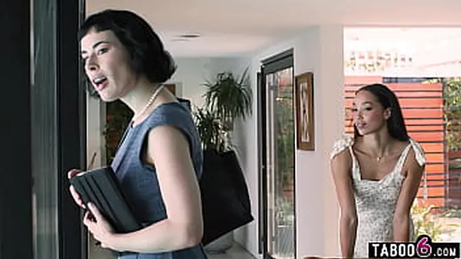 Black Divorc�e Sucks and Fucks Real Estate Agent's Strap-On