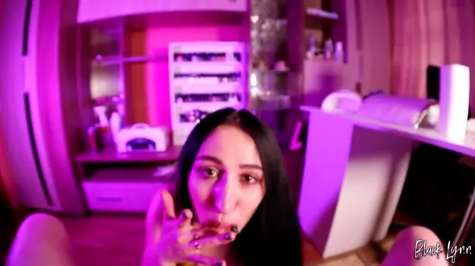 Amateur girl gives sloppy deepthroat blowjob