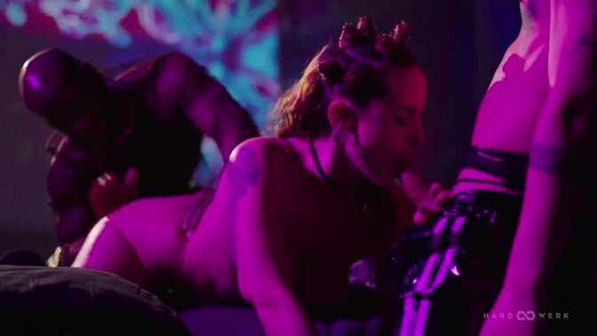 Busty Maria Santa gets double penetrated