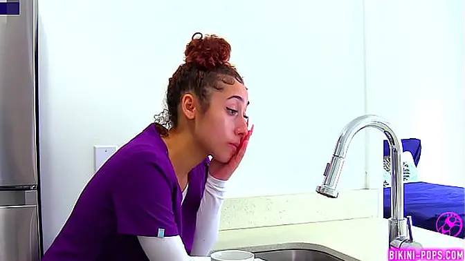 Bikini-Pops com Sapphic Story #1