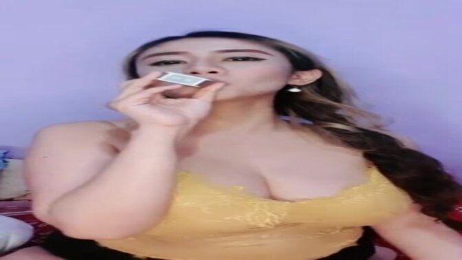 Mysterious babe Aula Tobrut Cantik exposes her secret desires