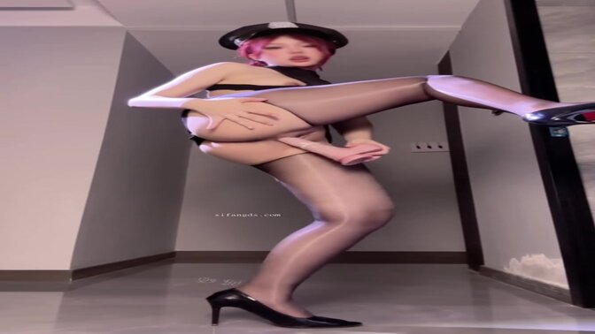 Hot dancer shakes things up