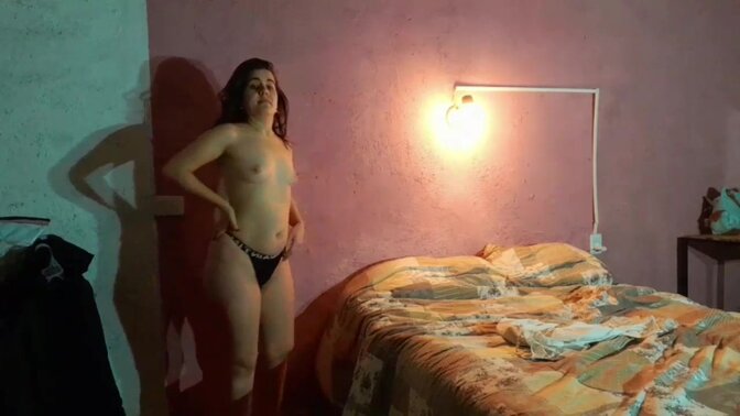 Watch how her Peruvian cutie gets rubbed and how hot it is 