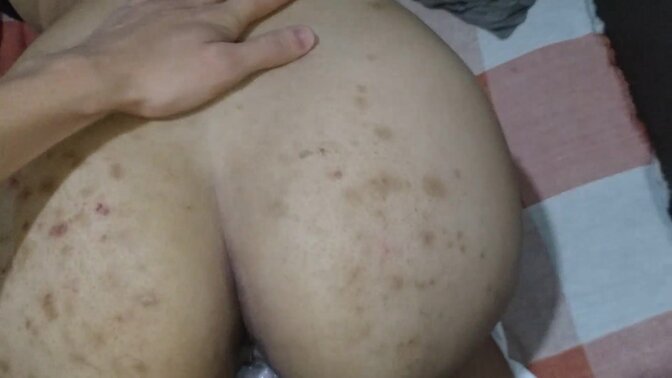 Amateur brunette gets fucked on the couch