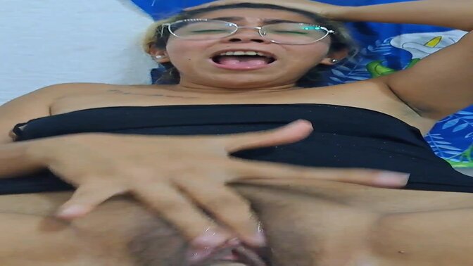 Latina vixen masturbates with big ass on display