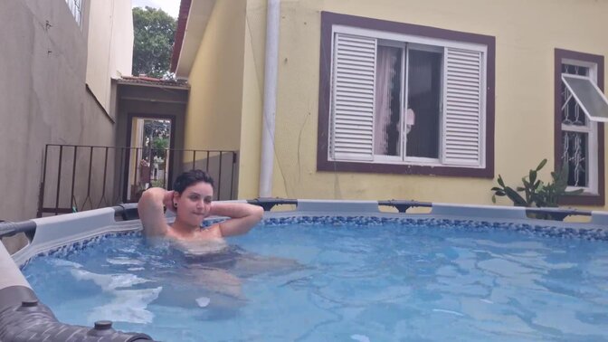 Latina slut neighbor shows off her perfect curves while twerking by the pool 