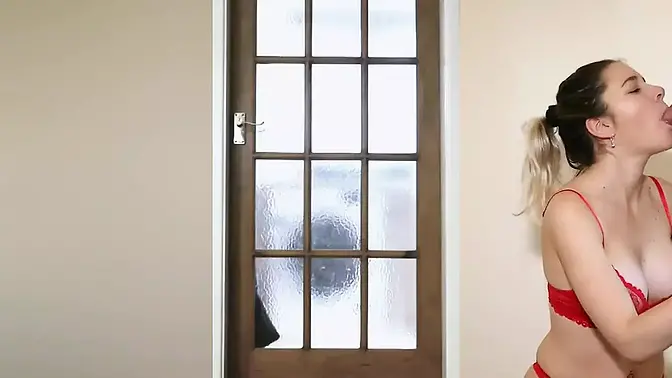 Stepdaughter shows off big boobs and gets naughty