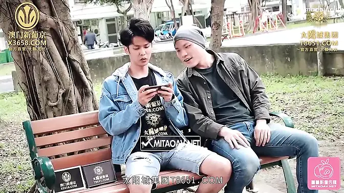 Busty mature woman cums hard during double dong action