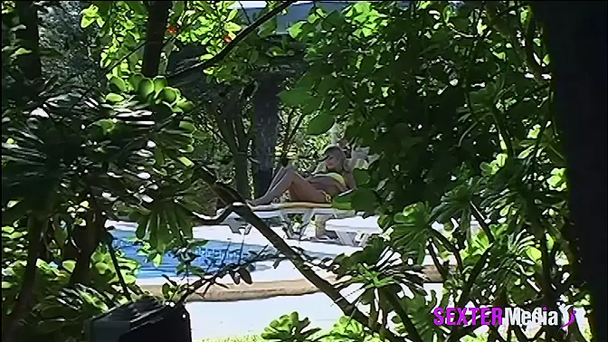 Spontaneous giant meat sex on sun lounger with pool fiance