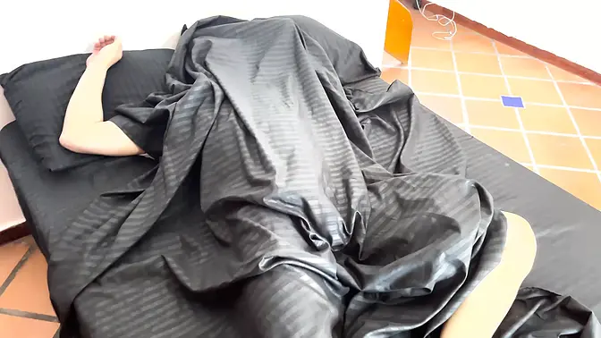 Cousin wakes up to a fuck session