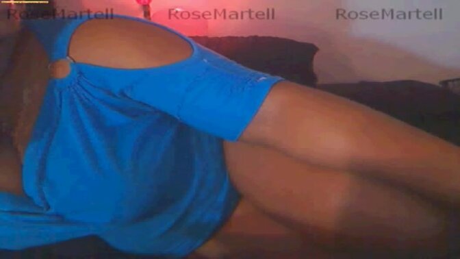 Ebony webcam model shows off big ass and tits