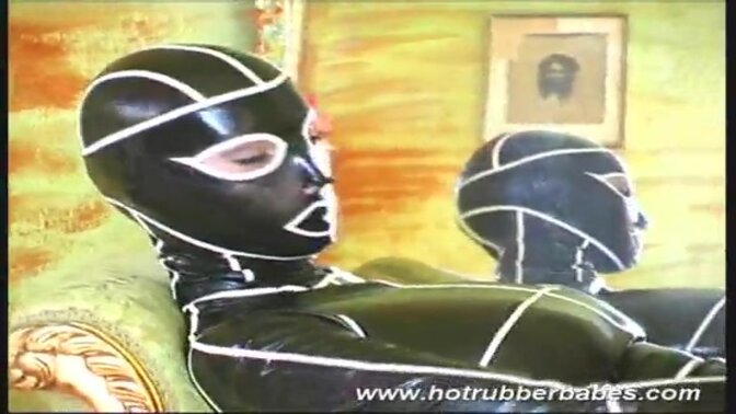 Amateur GF dons a hot rubber babe costume for some sexy and wet fetish fun.