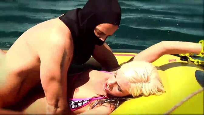 MILF gives sloppy deepthroat blowjob and gets a facial from the lucky guy