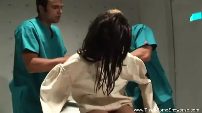 Skinny married chick enjoys double penetration in a kinky threesome