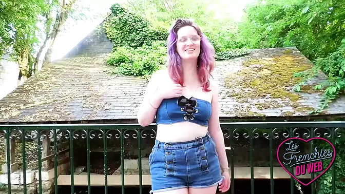 Chubby babe gets double penetration in a messy threesome