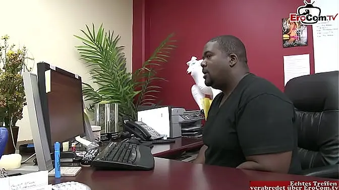 Milf with nice natural tits try sex infront of the webcam