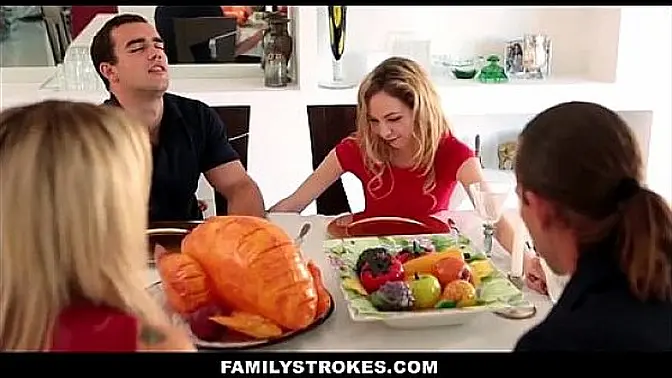 Step Sister Sucks And Fucks During Thanksgiving Dinner - Quintal Das Amadoras
