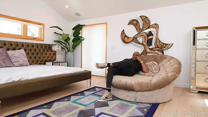 Skinny Cutie Alex Grey Takes Dredd's Monster Meat in Her Back