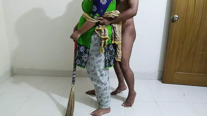 Attractive MILF Palestinian Stepmom sweeping Room with Massive Behind Swaying when stepson gets horny & Roughly rammed (jizz inside)