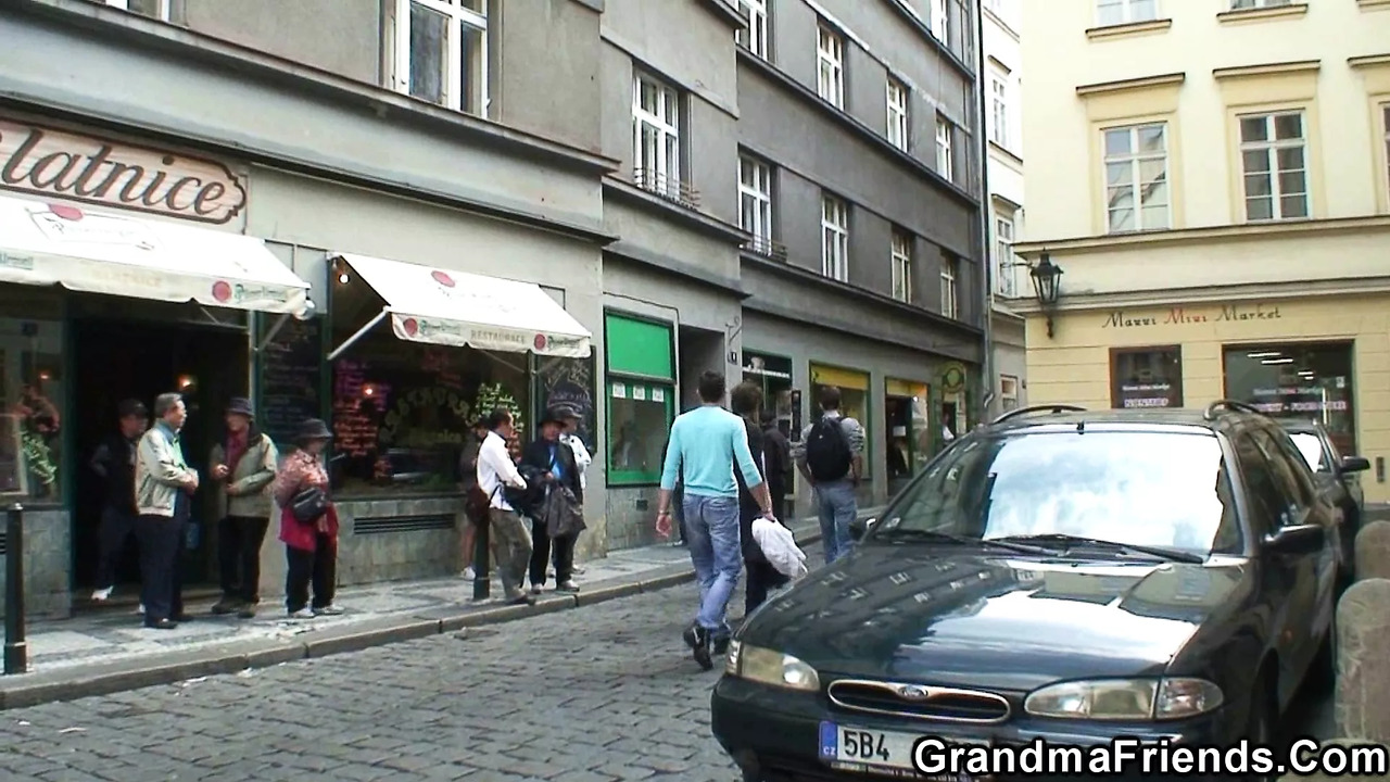 Sexy cougar grandma gets it from both sides