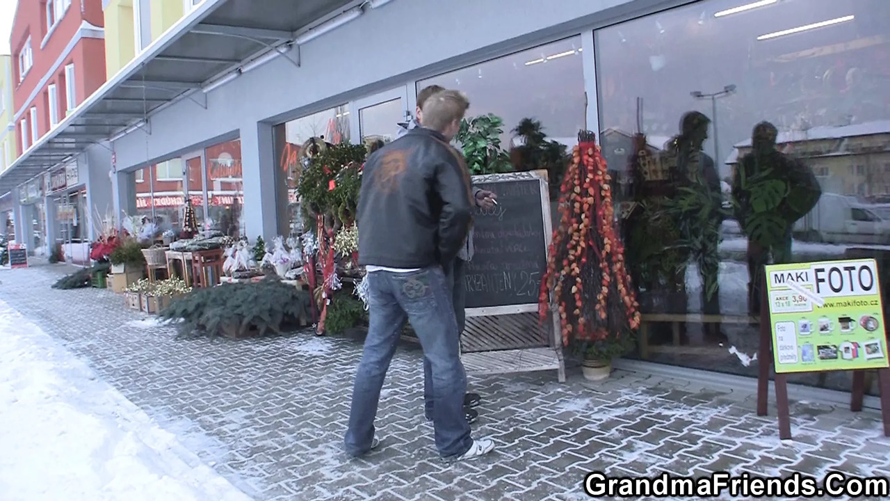 MILF gets pounded from both sides in public