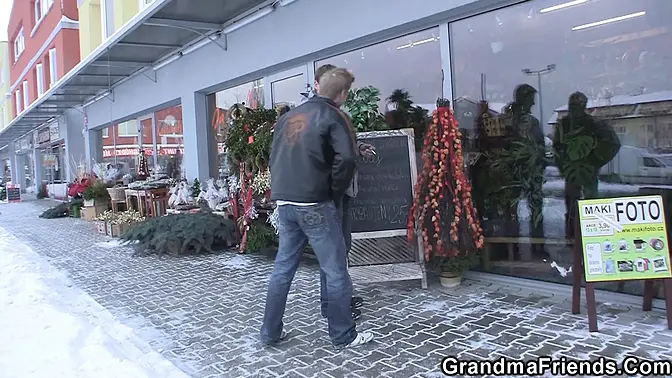 Picked up mommy gets hammered from both sides